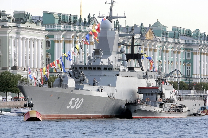 Санкт-Петербург празднует День Военно-Морского флота